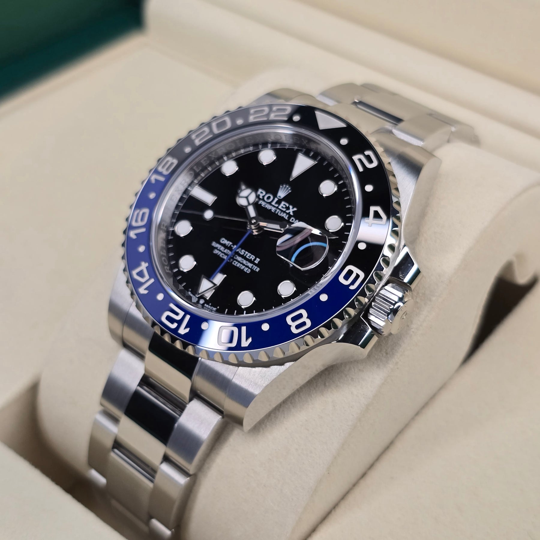 Rolex GMT-Master II 126710BLNR Batman right side case