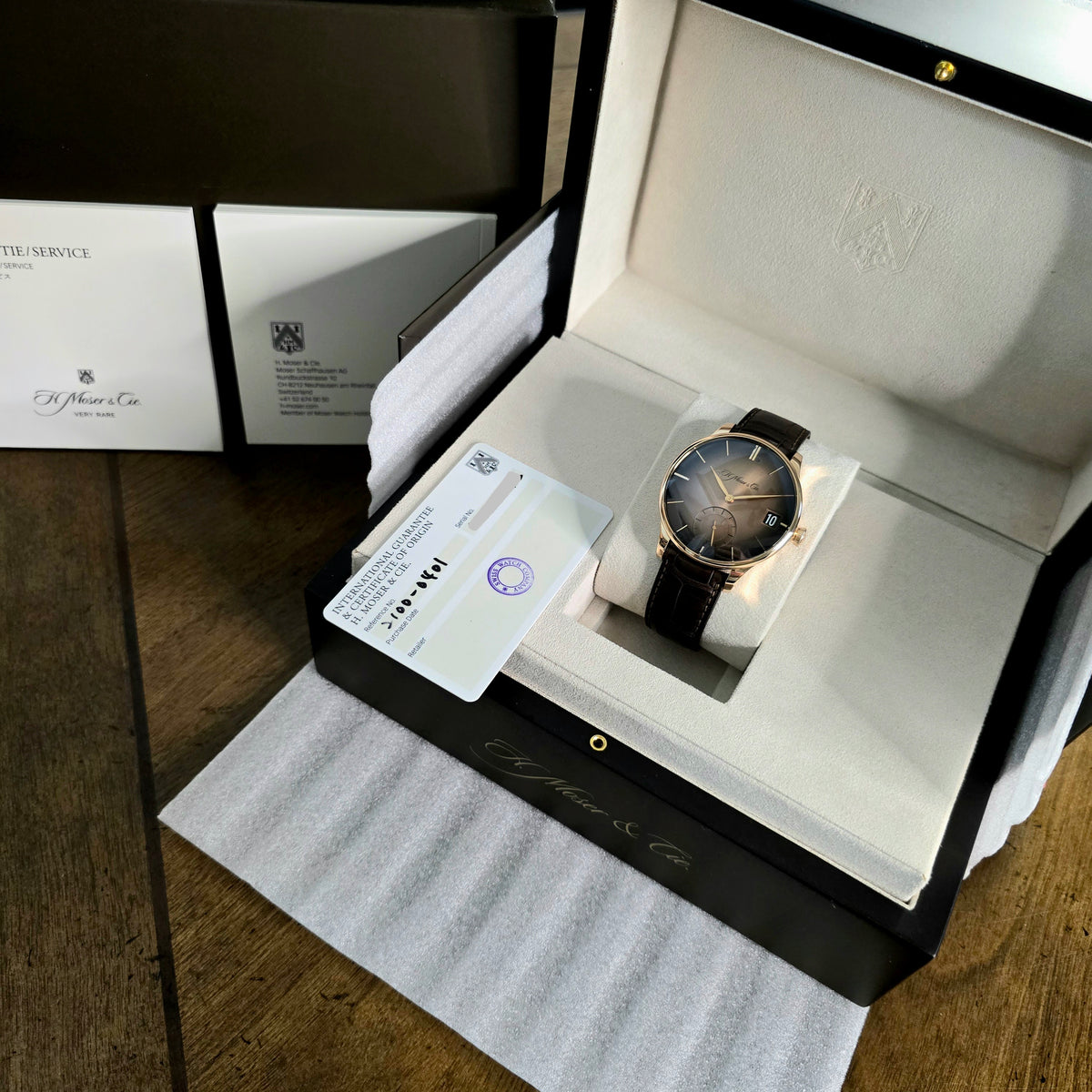 H. Moser & CIE Venturer Big Date  full set
