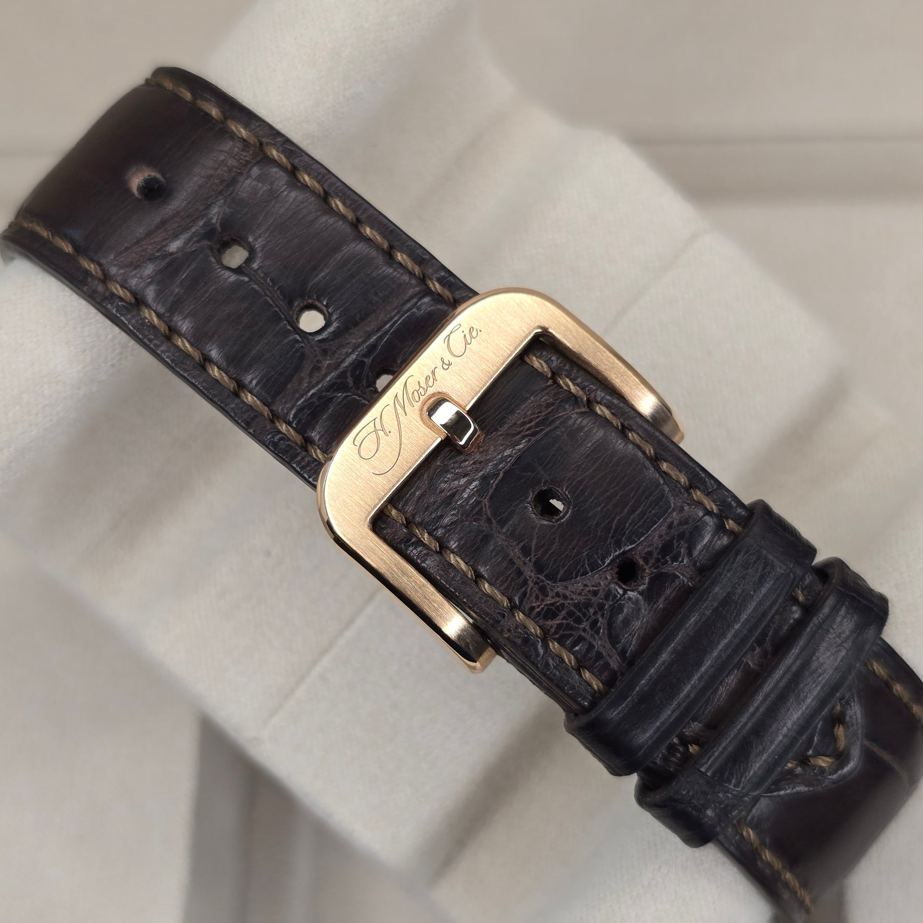 H. Moser & CIE Venturer Big Date  clasp