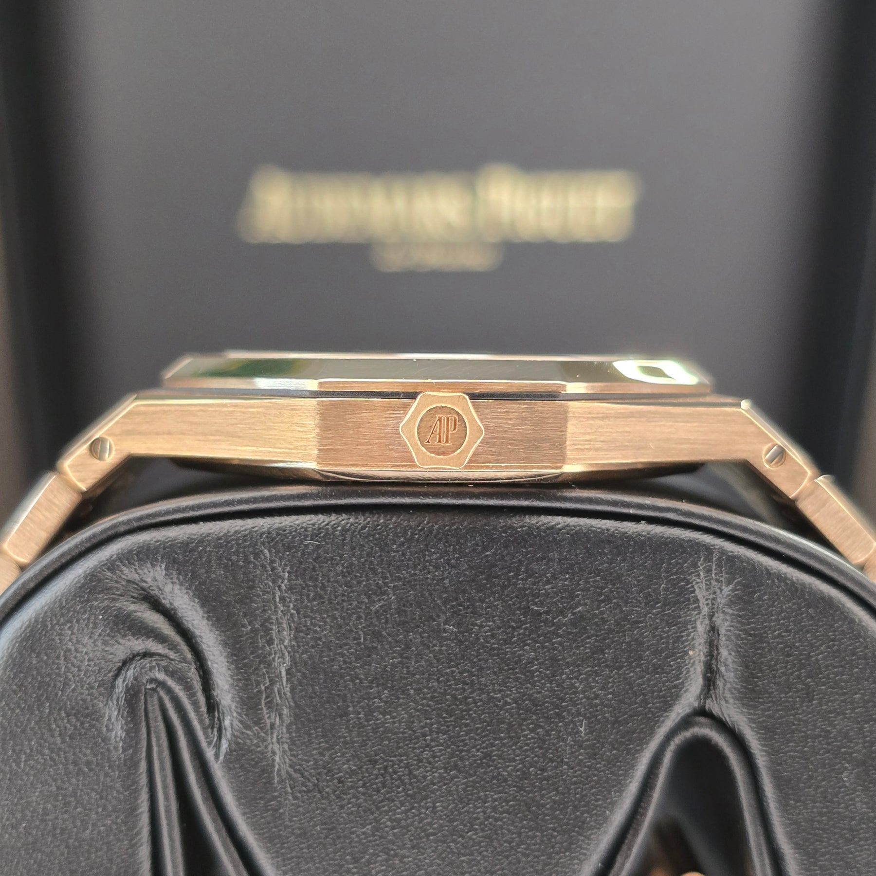 Audemars Piguet Royal Oak Jumbo 16202or crown