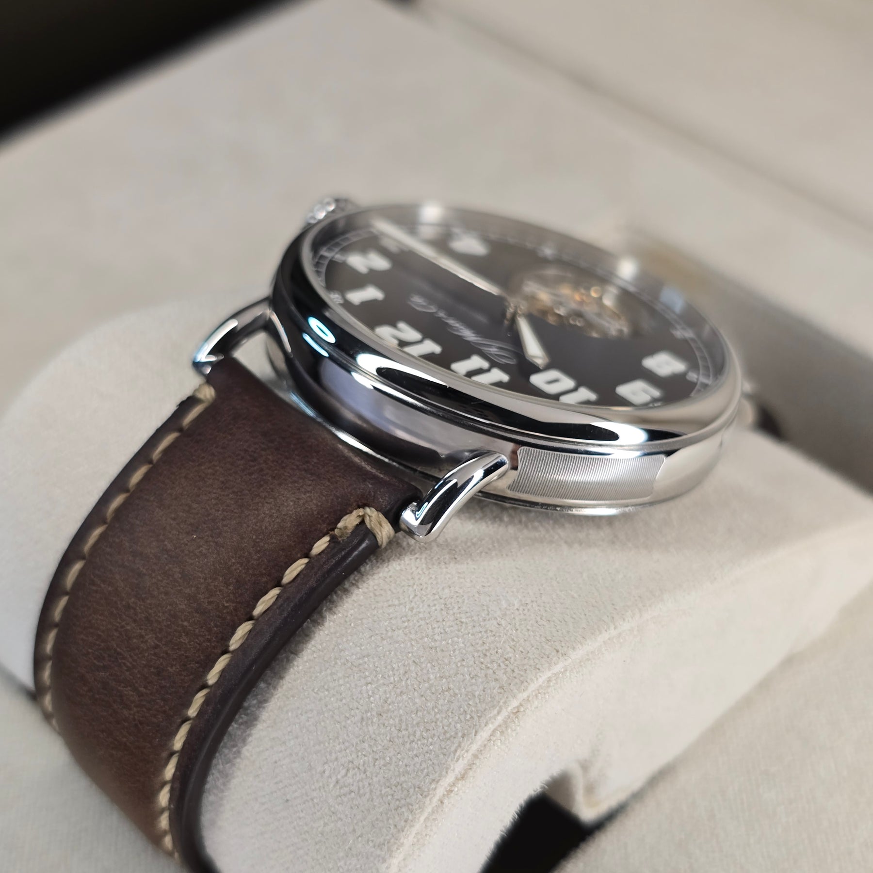 H. Moser & Cie Heritage Tourbillon 8804-1200 lug, strap