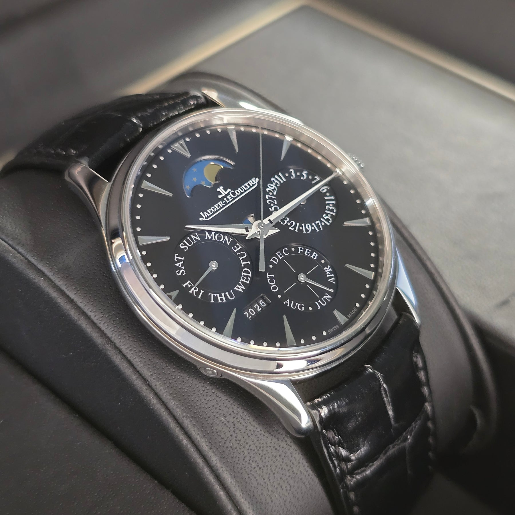Jaeger-LeCoultre Master Ultra Thin Perpetual Q1308470 left side case