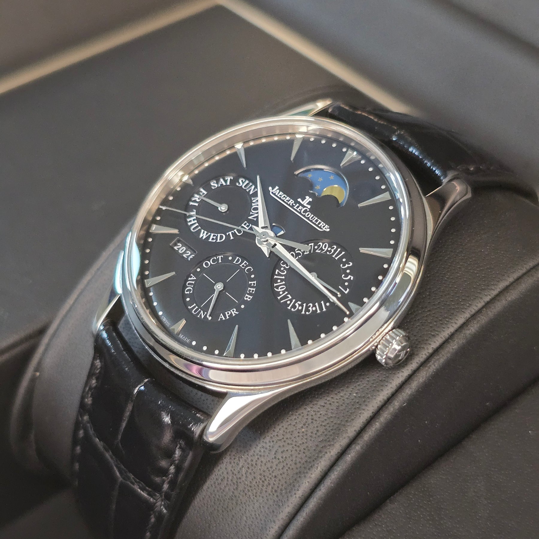 Jaeger-LeCoultre Master Ultra Thin Perpetual Q1308470 right side case