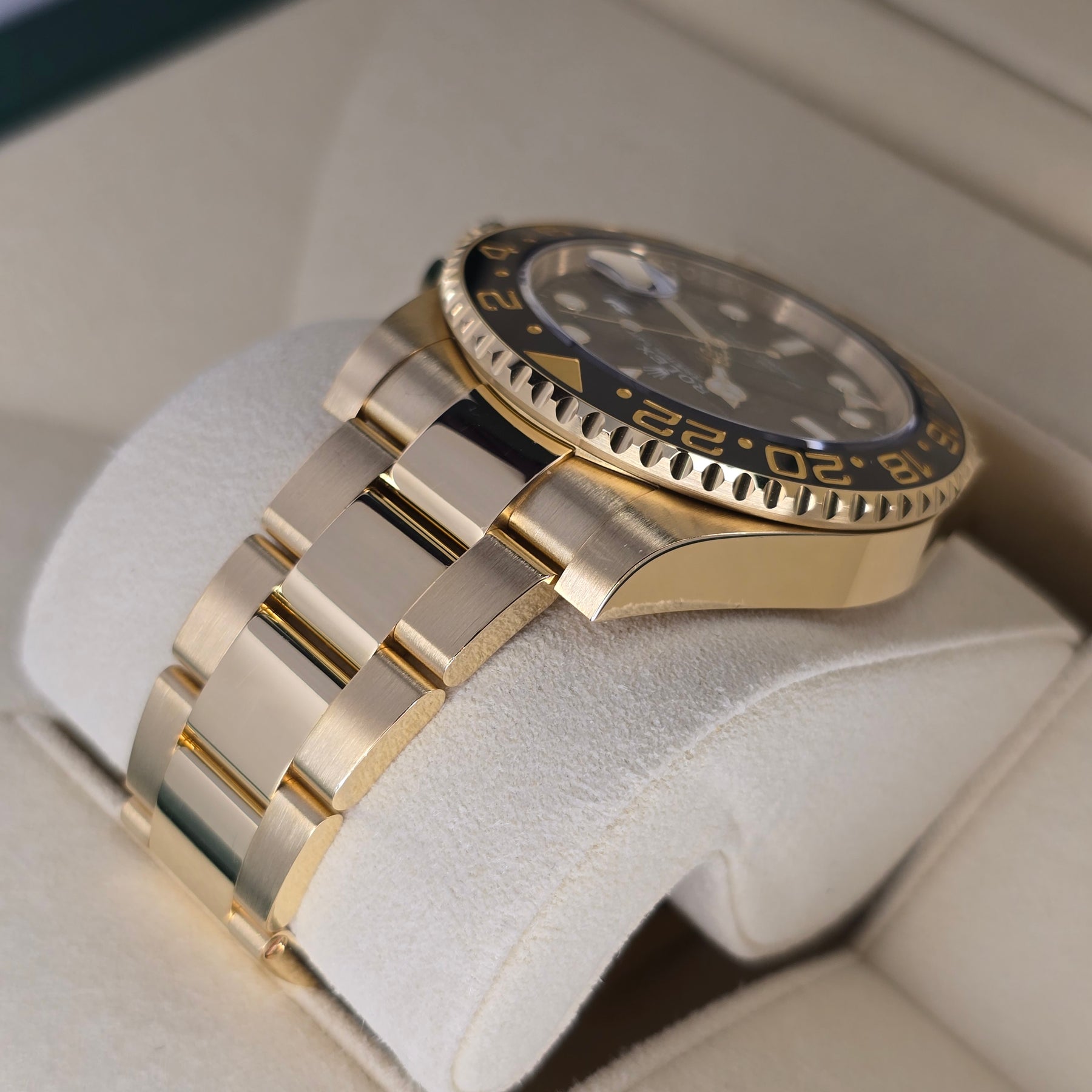Rolex GMT-Master II 116718LN  lug, oyster bracelet