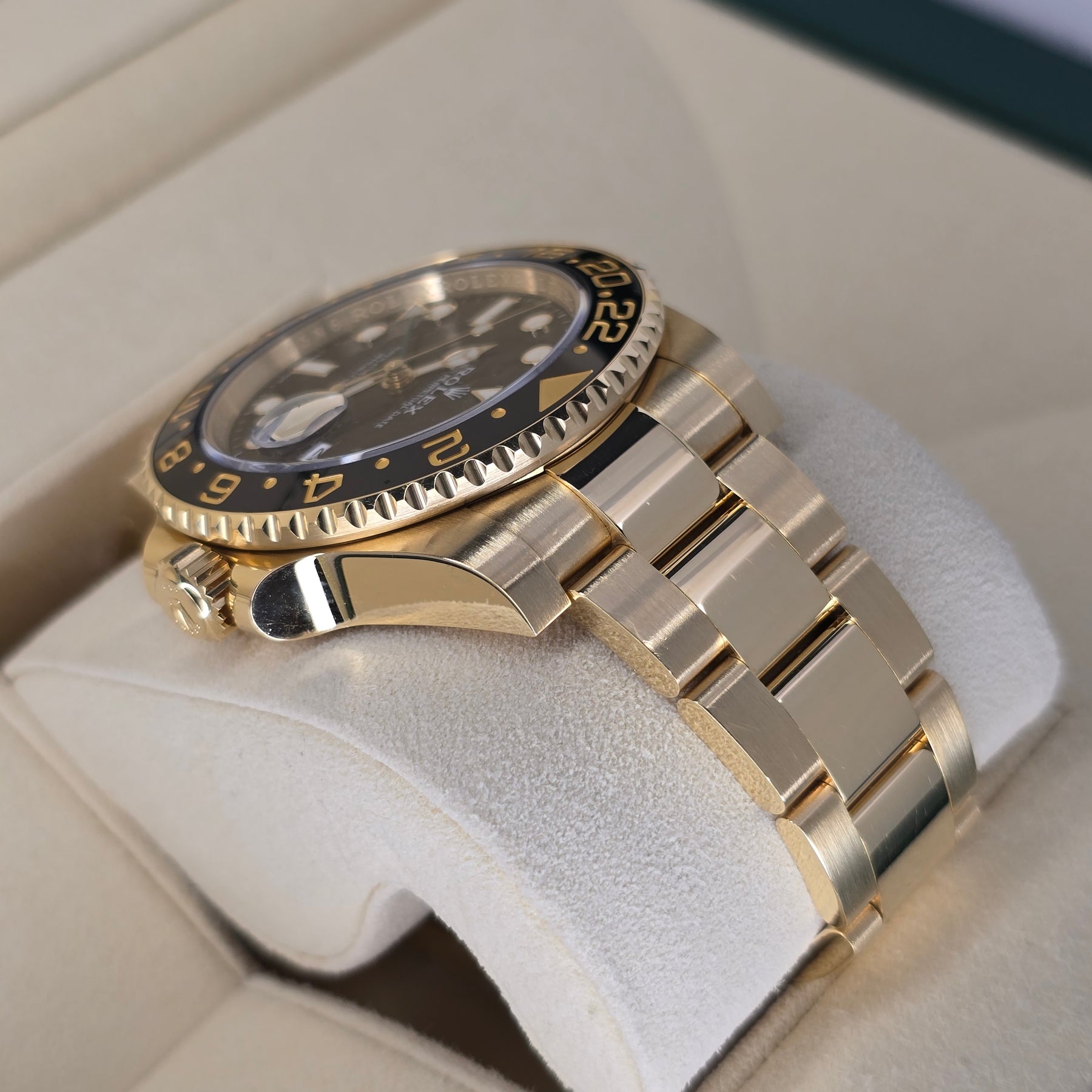 Rolex GMT-Master II 116718LN  lug, oyster bracelet