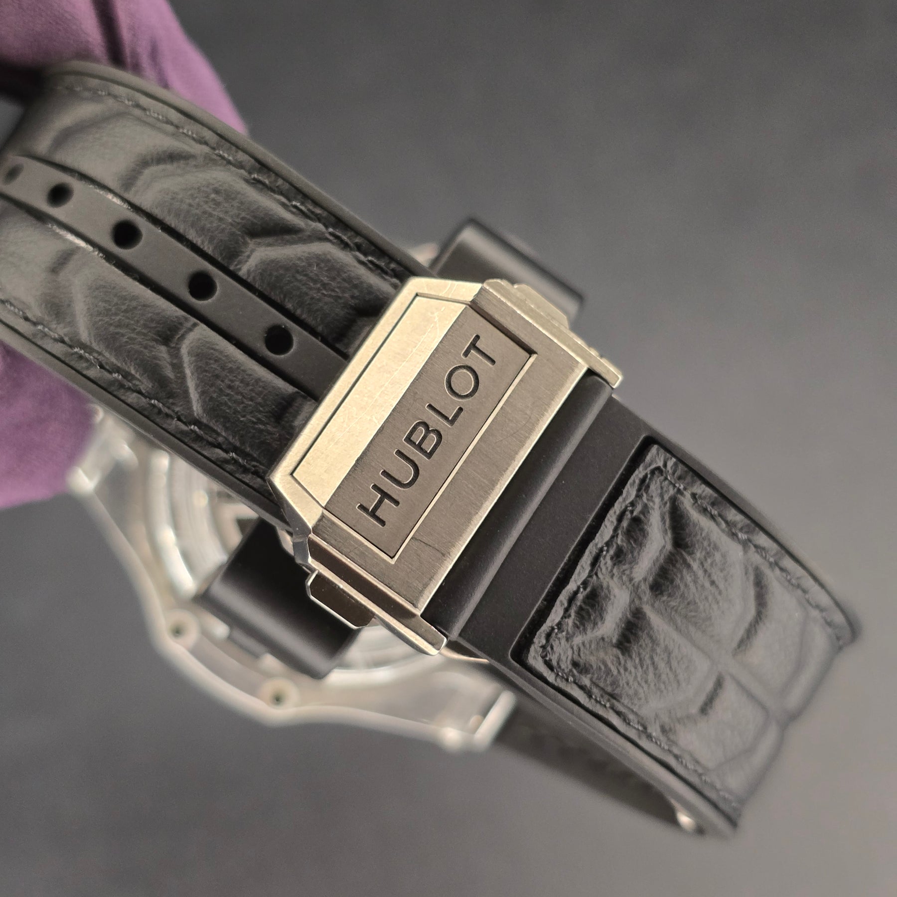 Hublot Big Bang Scuderia Ferrari Limited Edition 402.JQ.0123.NR clasp
