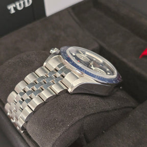 Tudor Black Bay Chrono Boutique Edition M79360B  lug, jubilee band