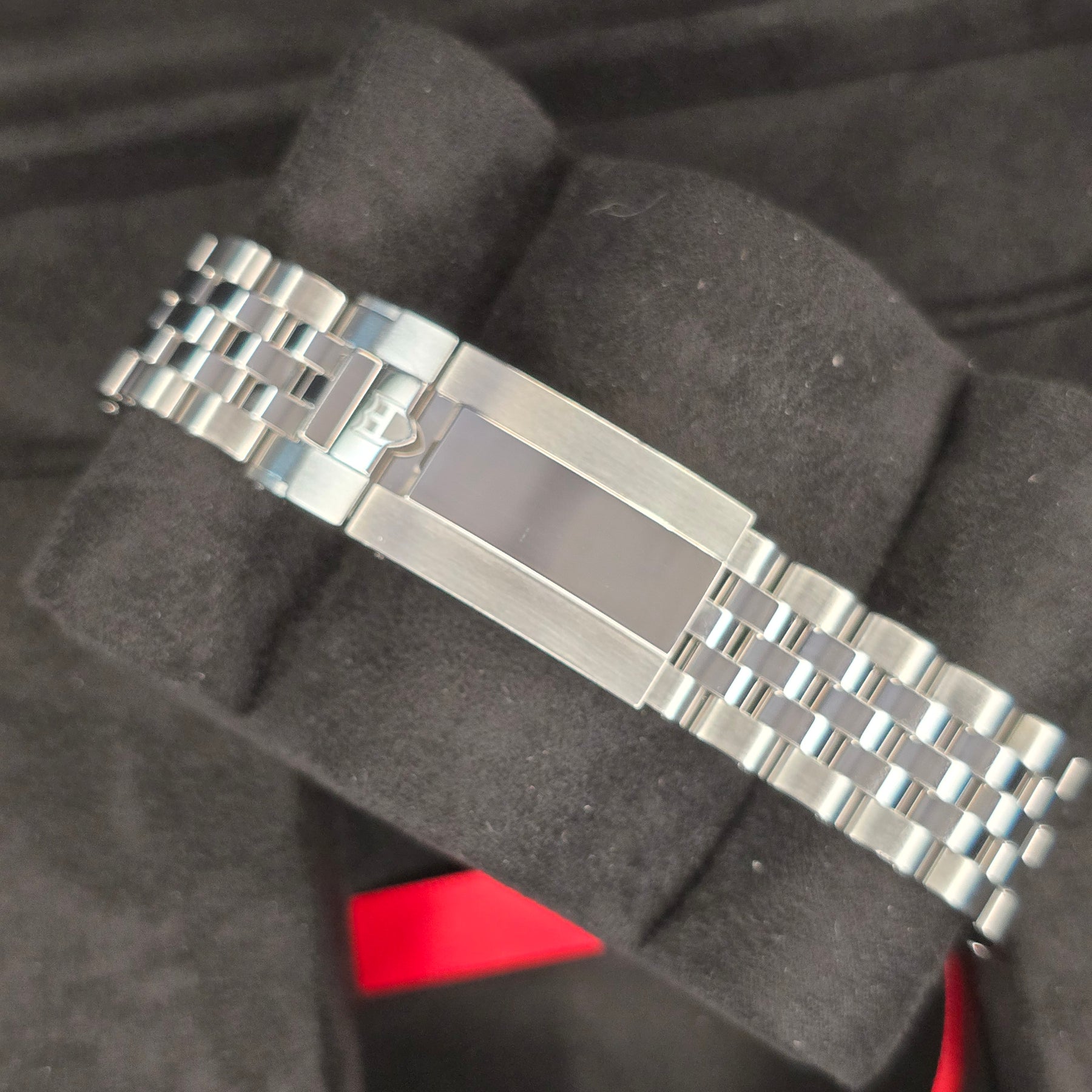Tudor Black Bay Chrono Boutique Edition M79360B  clasp
