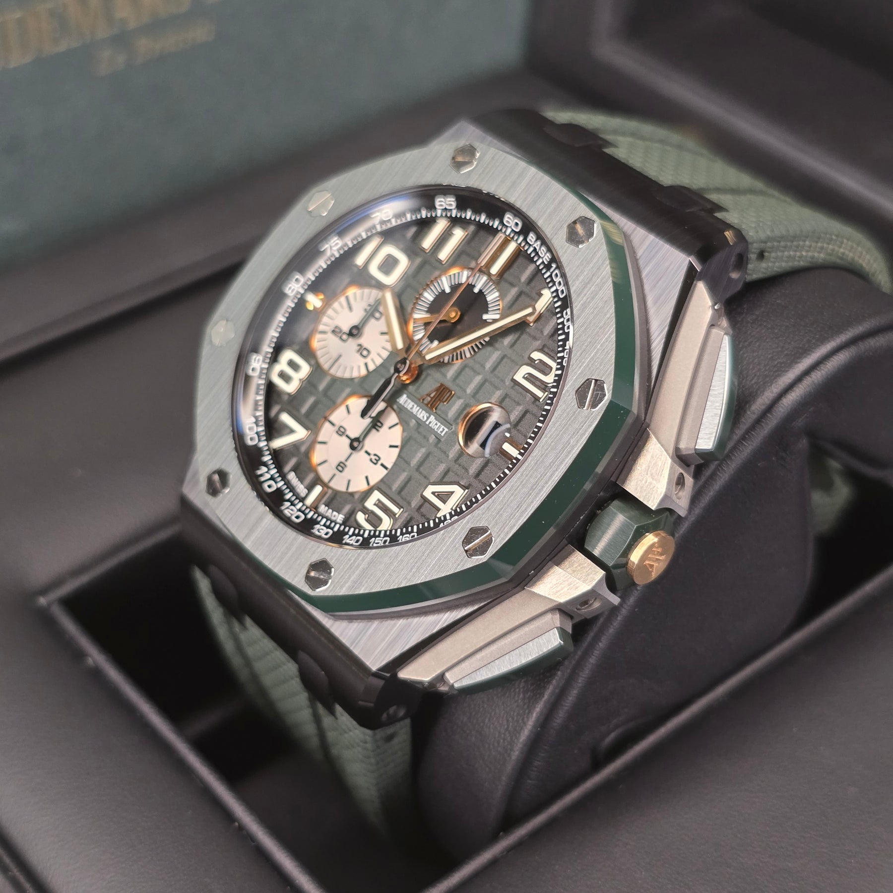 Audemars Piguet Royal Oak Offshore Chrono 26405CE right side case