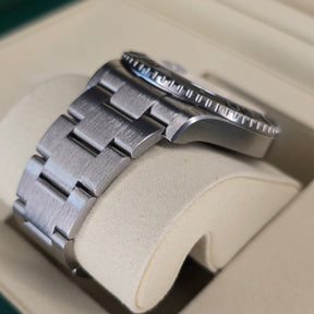 Rolex Yacht-Master Titanium 226627  lug, oyster strap view