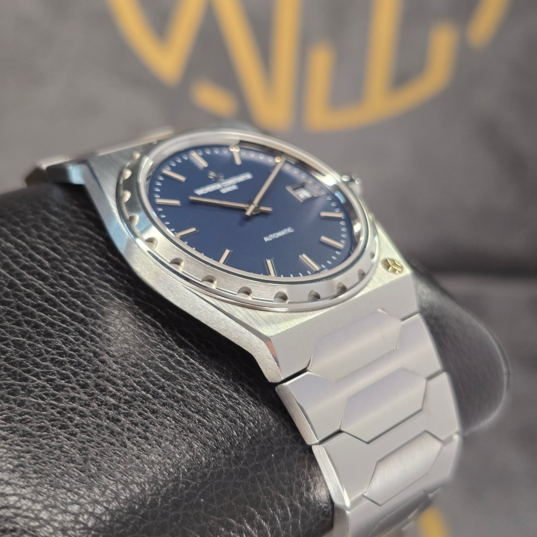 Vacheron Constantin Historiques 222 4200H/222A case left