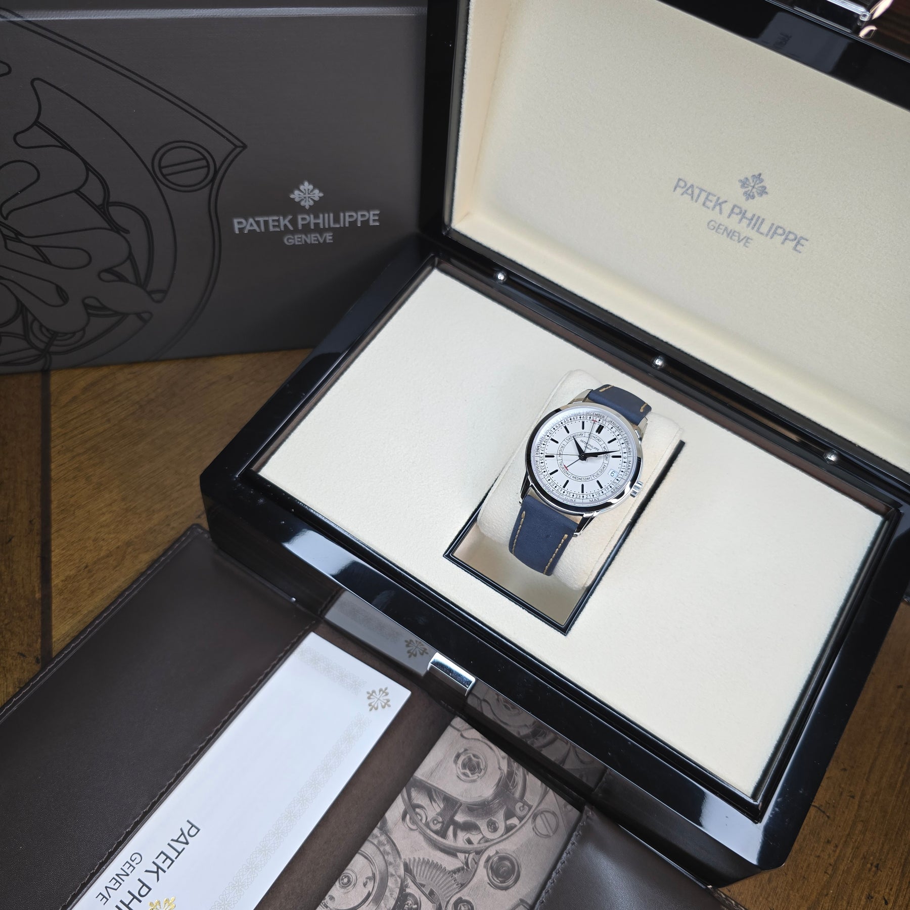 Patek Philippe Weekly Calendar 5212A-001  full set