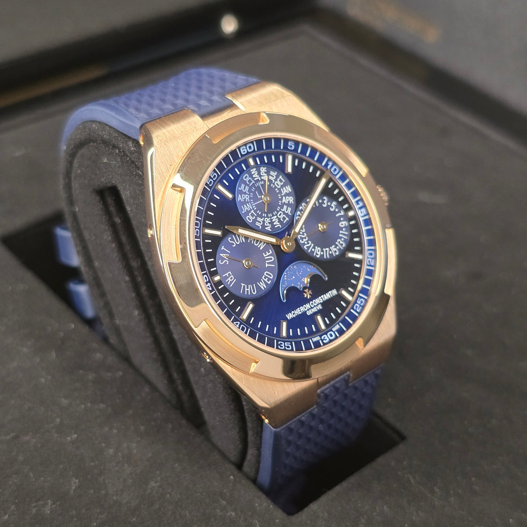 Vacheron Constantin Perpetual Calendar 4300v left side case