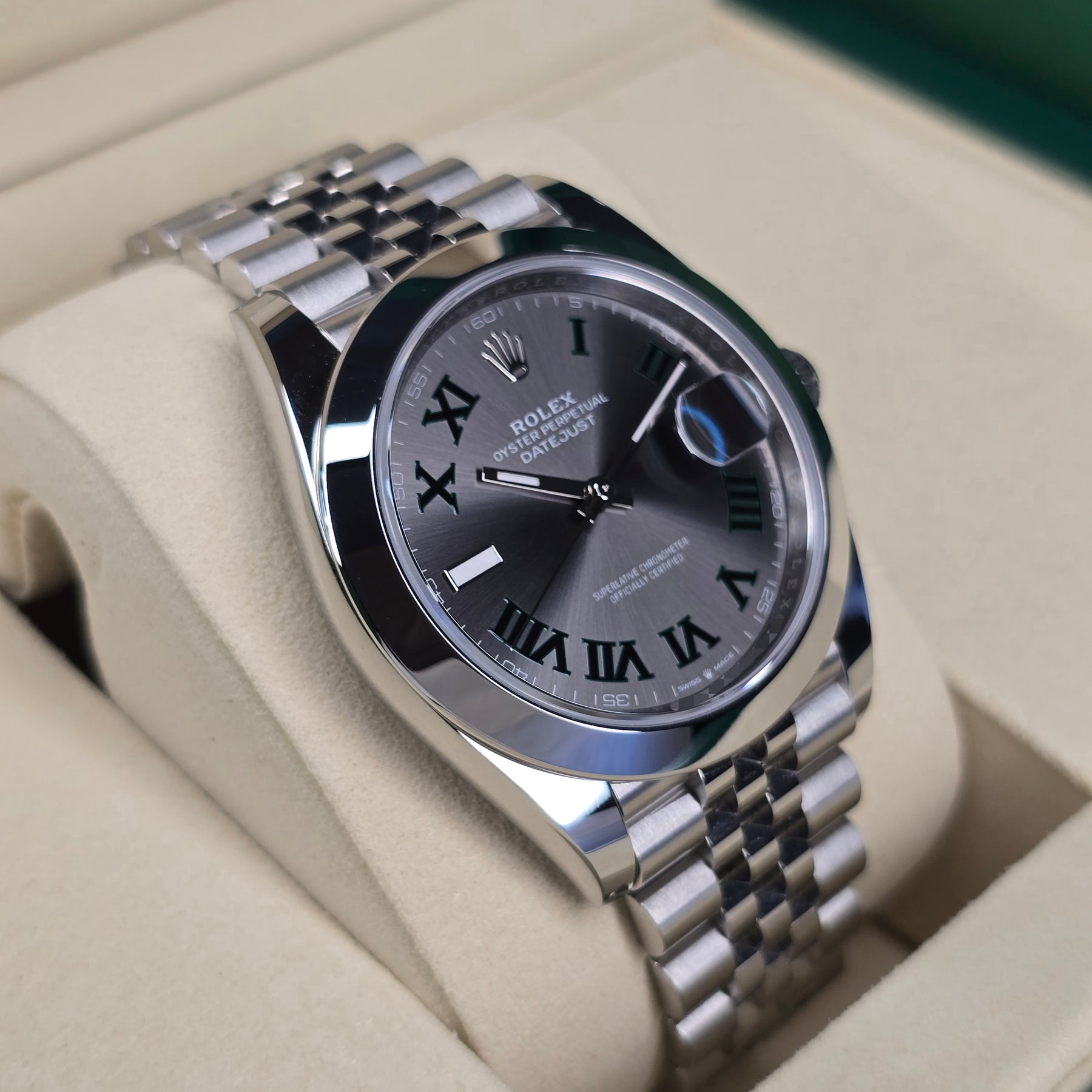 Rolex Datejust 41 126300 Wimbledon left side case view