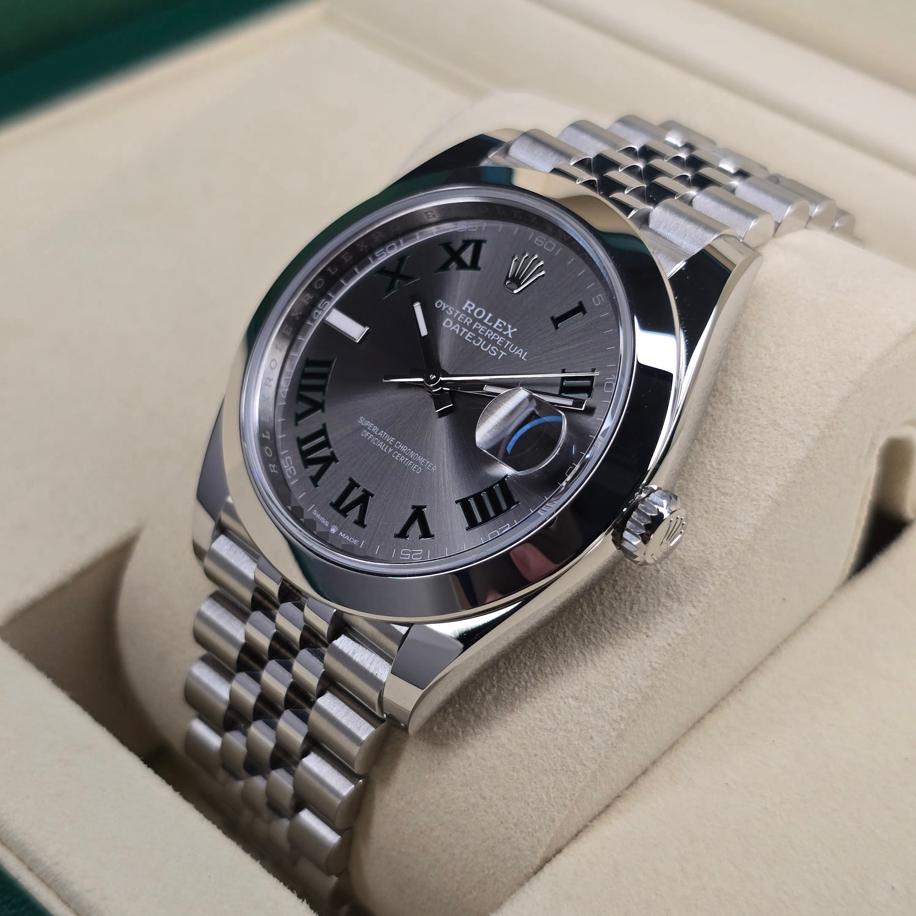 Rolex Datejust 41 126300 Wimbledon right side case view