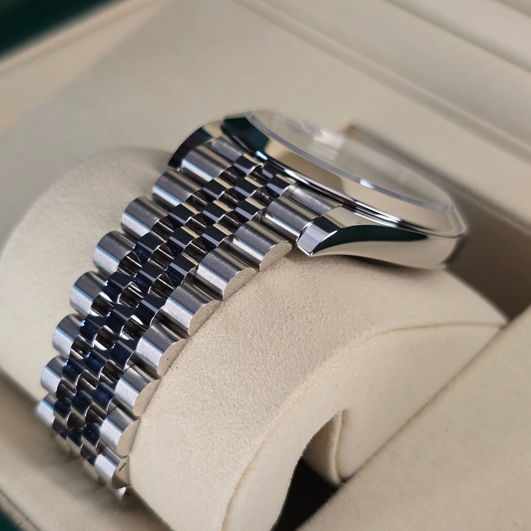 Rolex Datejust 41 126300 Wimbledon jubilee bracelet