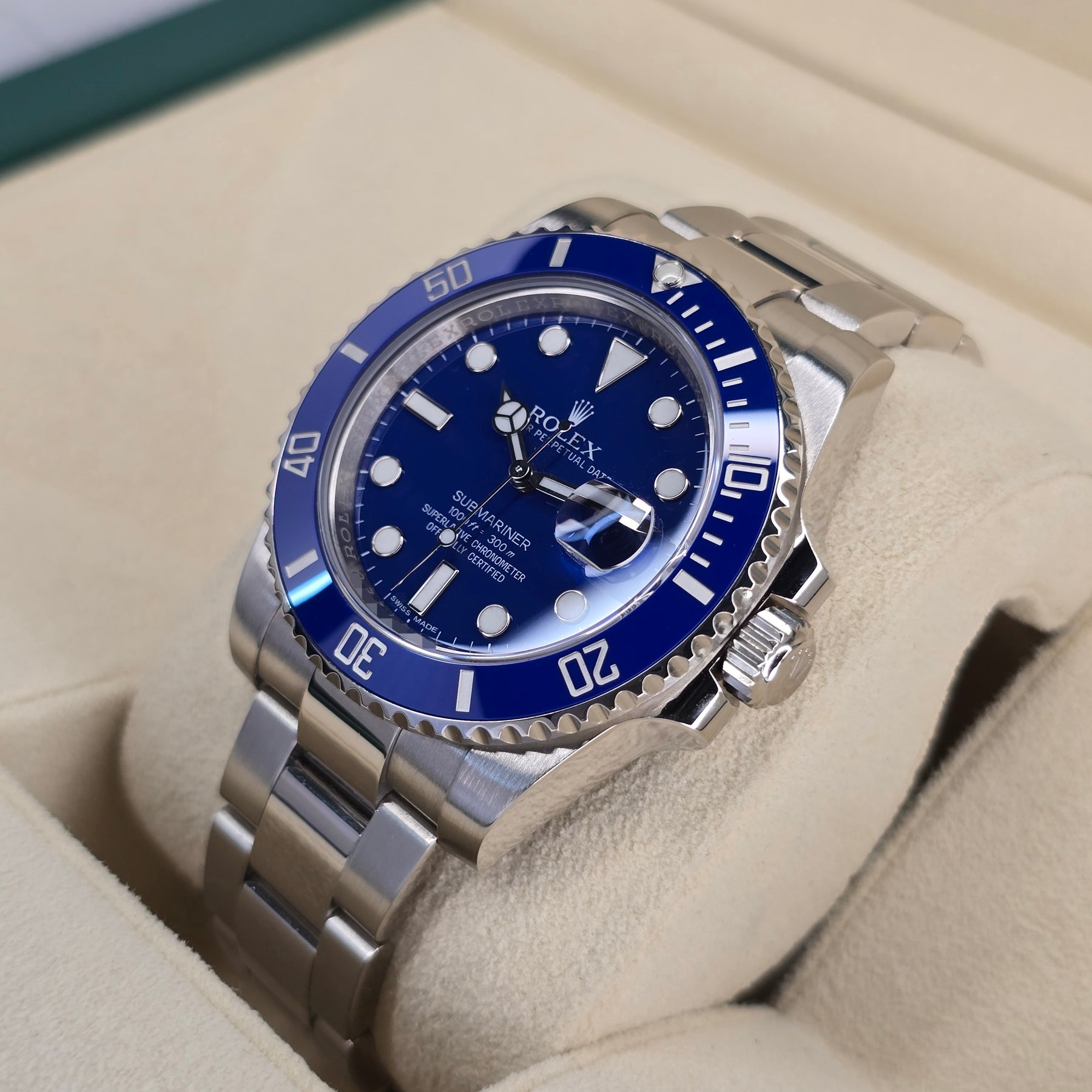 Rolex Submariner Date Smurf 116619LB right side case