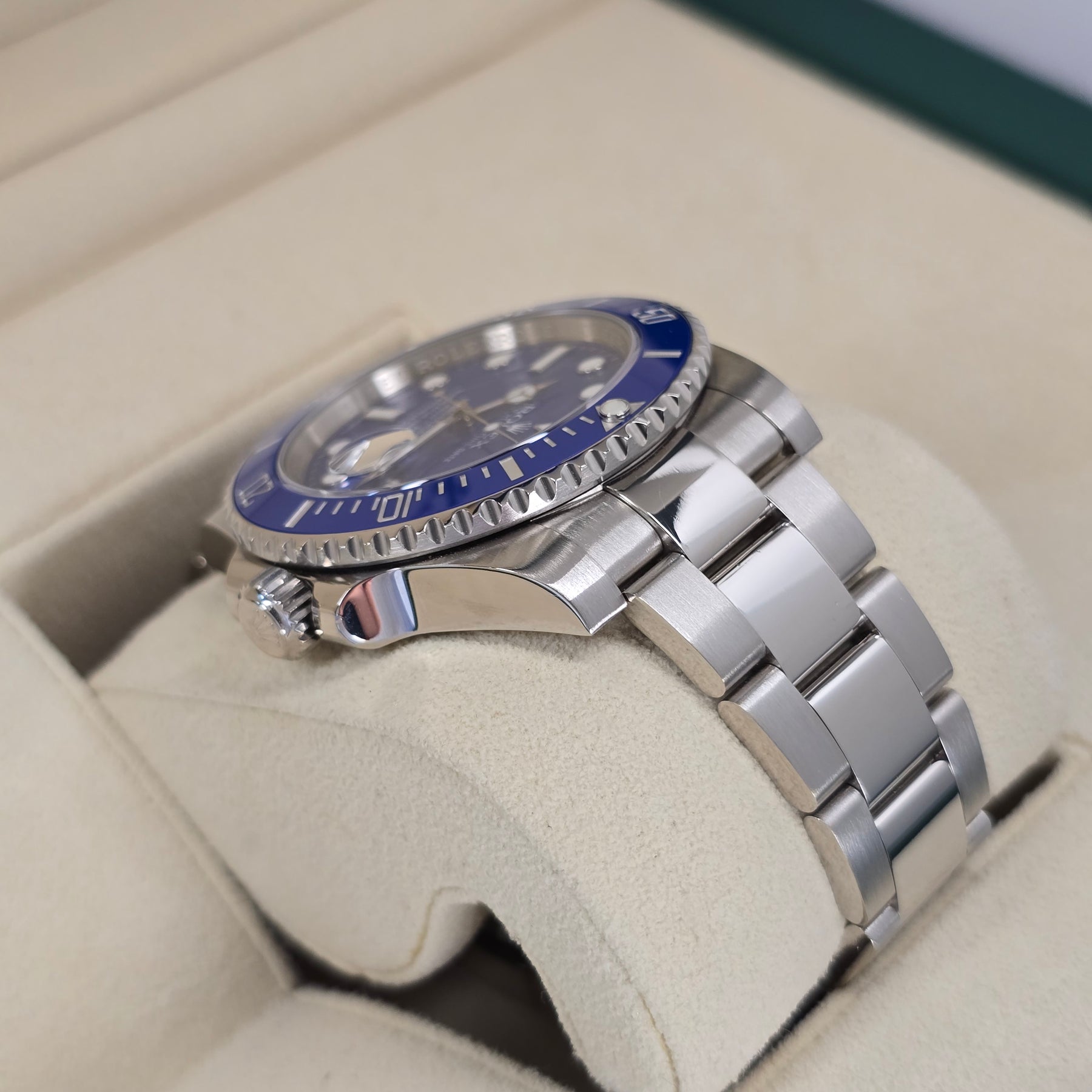 Rolex Submariner Date Smurf 116619LB  lug, oyster bracelet