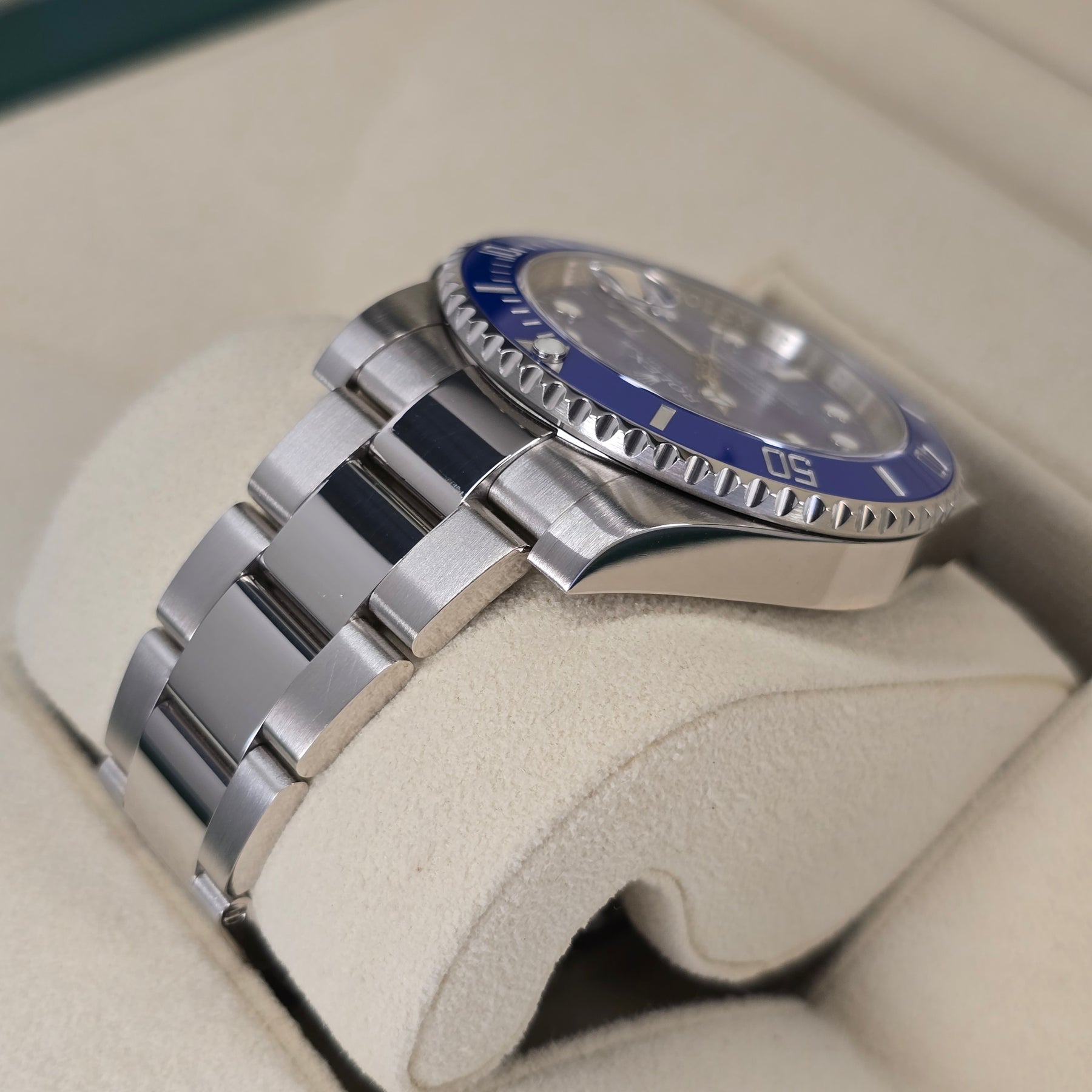 Rolex Submariner Date Smurf 116619LB  lug, oyster bracelet