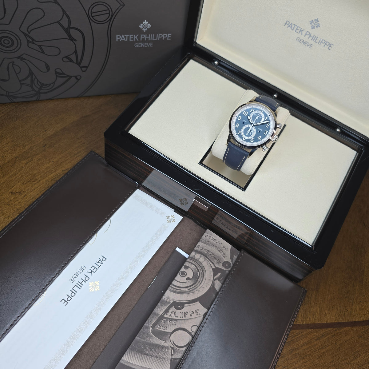 Patek Philippe Calatrava Pilot Travel Time 5924G full set