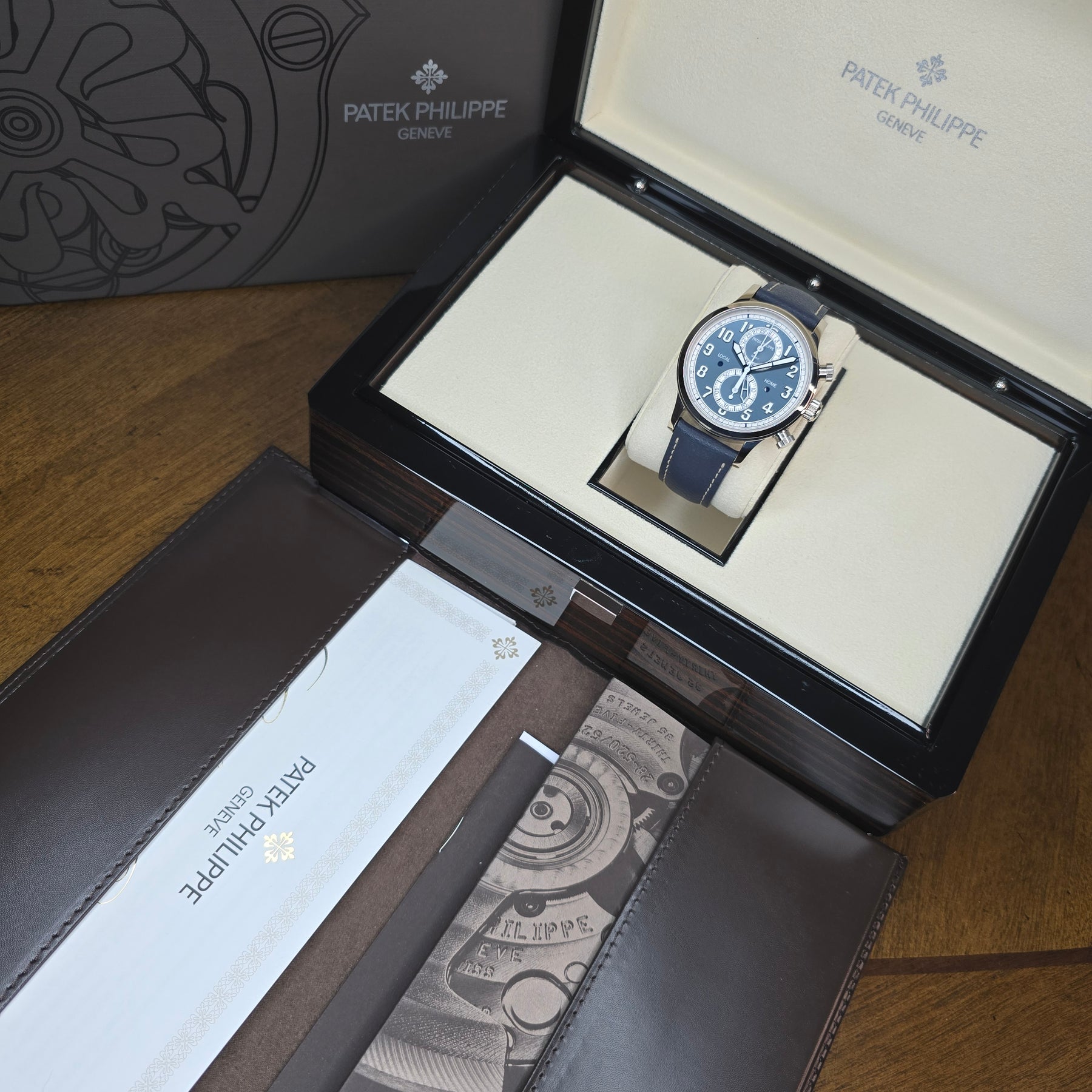 Patek Philippe Calatrava Pilot Travel Time 5924G full set