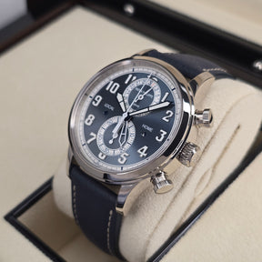 Patek Philippe Calatrava Pilot Travel Time 5924G right side case