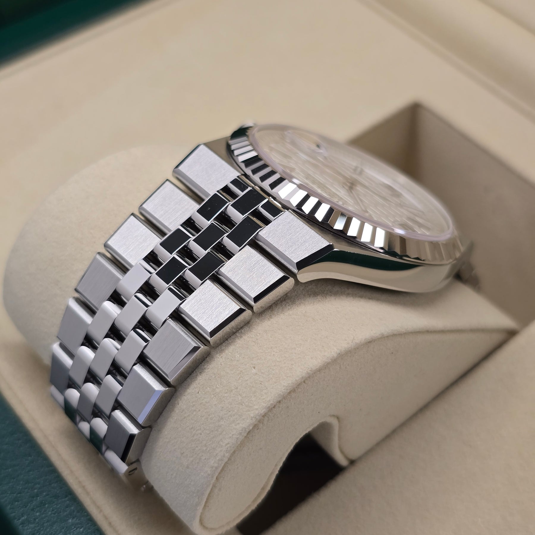 Rolex Land-Dweller 127334 lug, bracelet