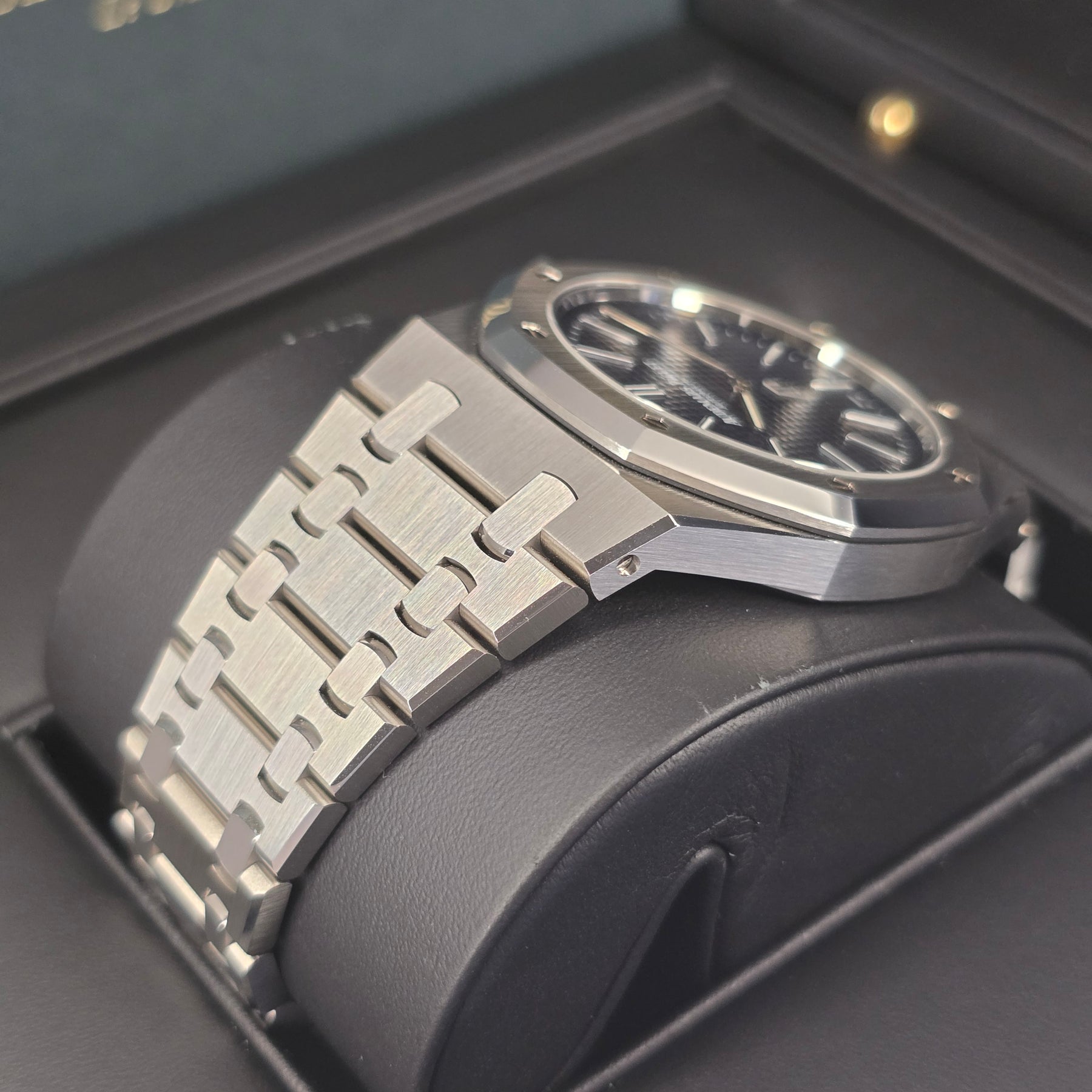 Audemars Piguet Royal Oak Jumbo Extra-Thin 16202st lug, bracelet