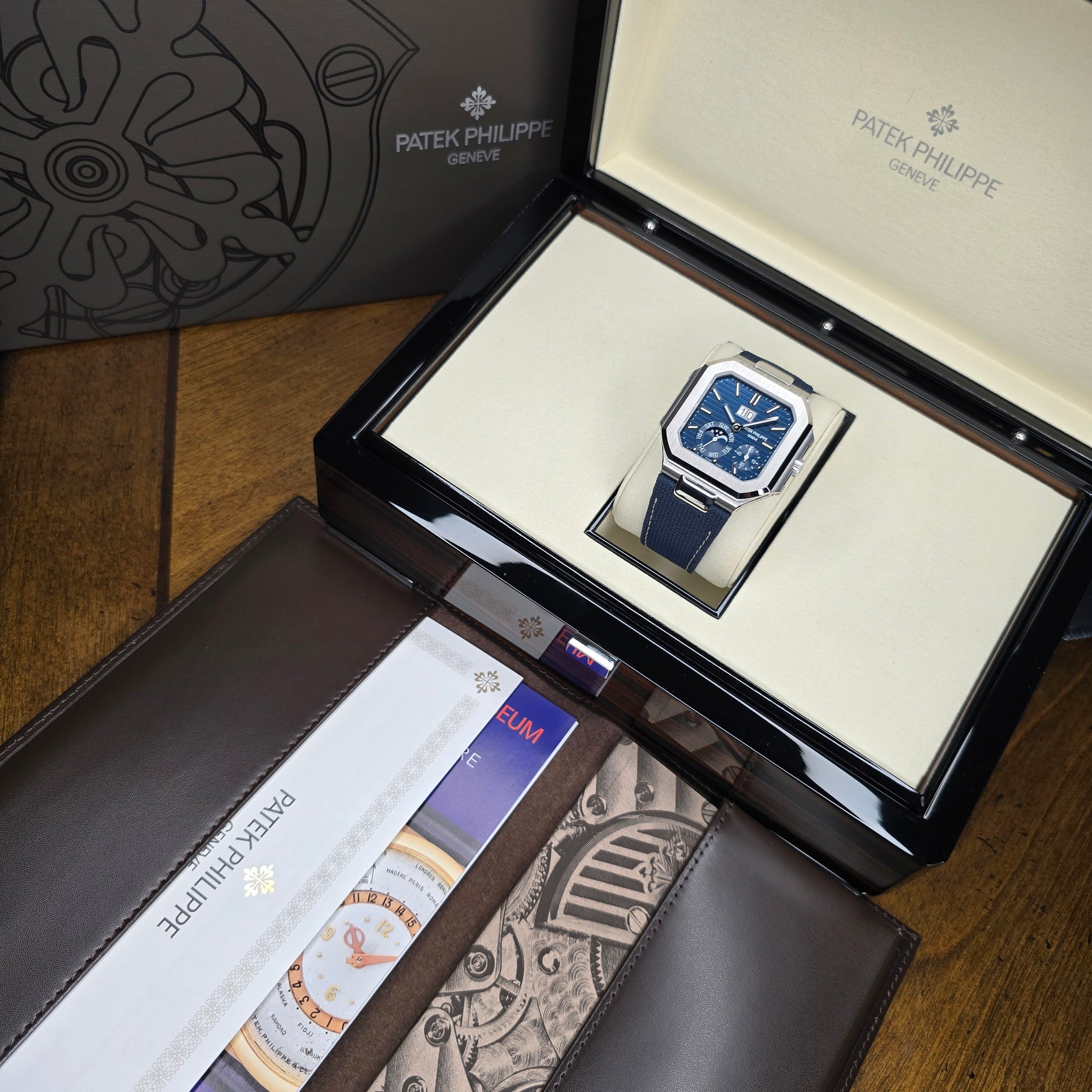 Patek Philippe Cubitus 5822P Moonphase full set