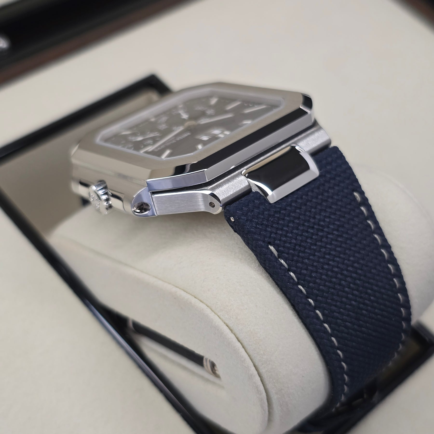 Patek Philippe Cubitus 5822P Moonphase lug, strap