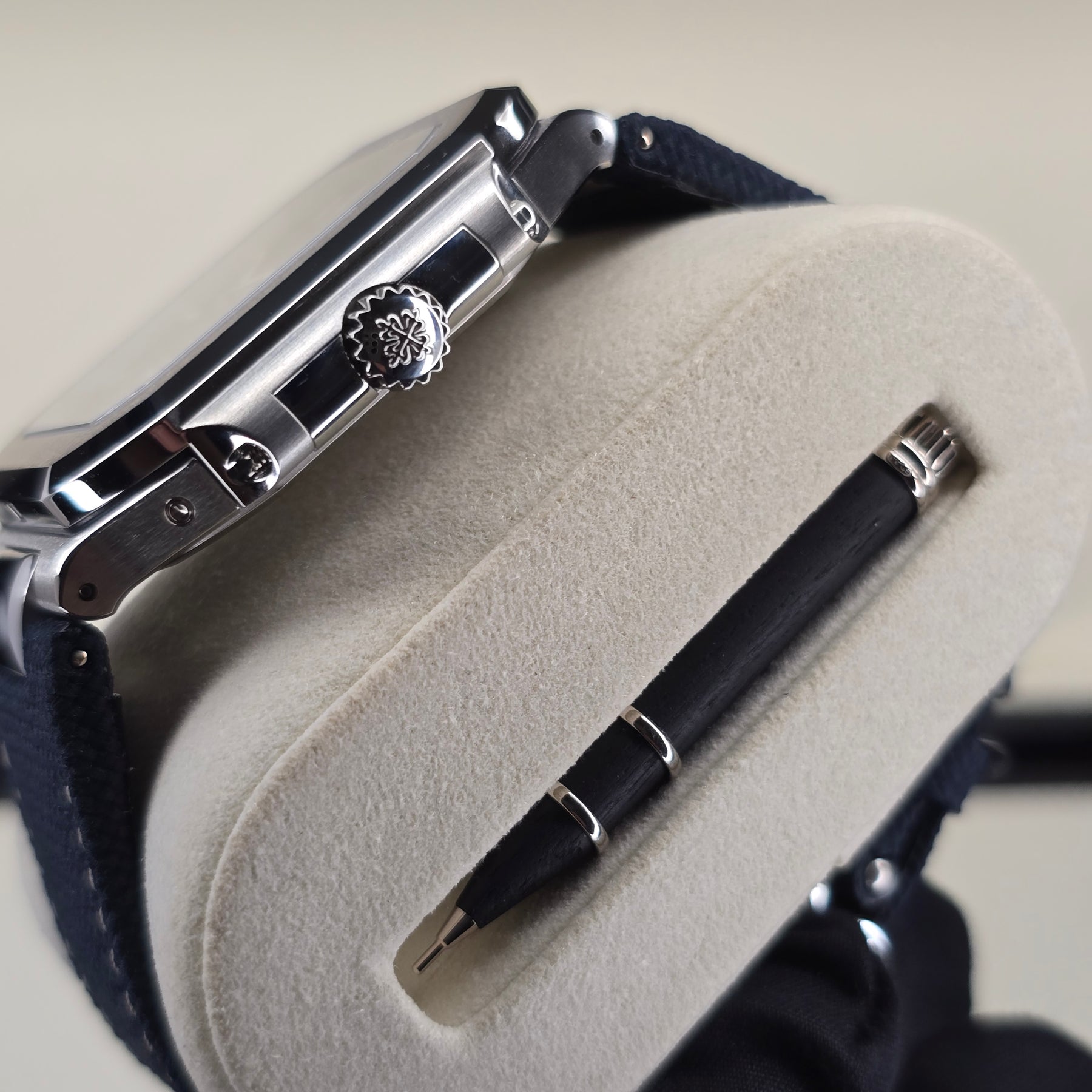 Patek Philippe Cubitus 5822P Moonphase pusher