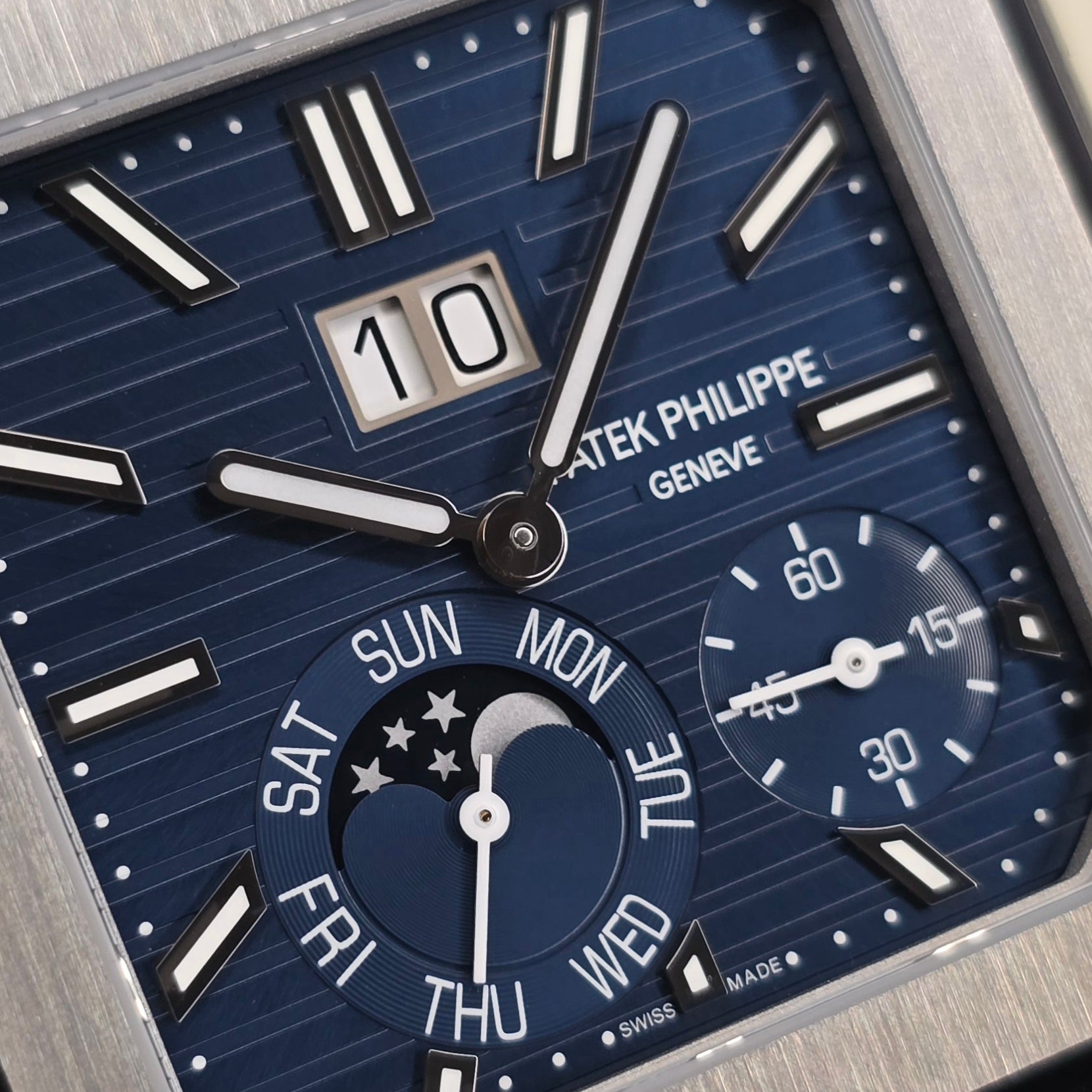 Patek Philippe Cubitus 5822P Moonphase dial