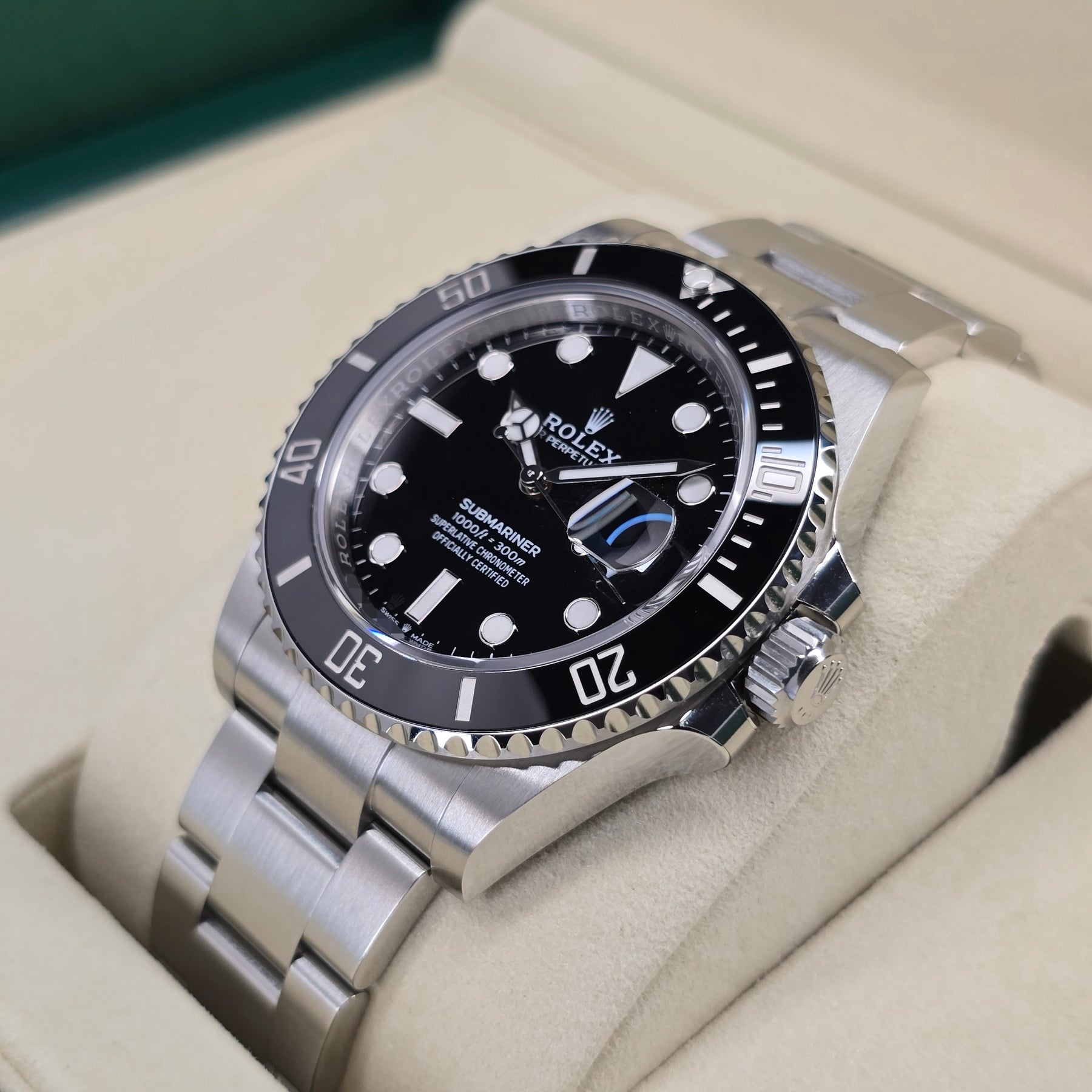 Rolex Submariner Date 126610LN right side case