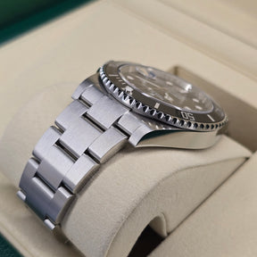 Rolex Submariner Date 126610LN lug, oyster bracelet