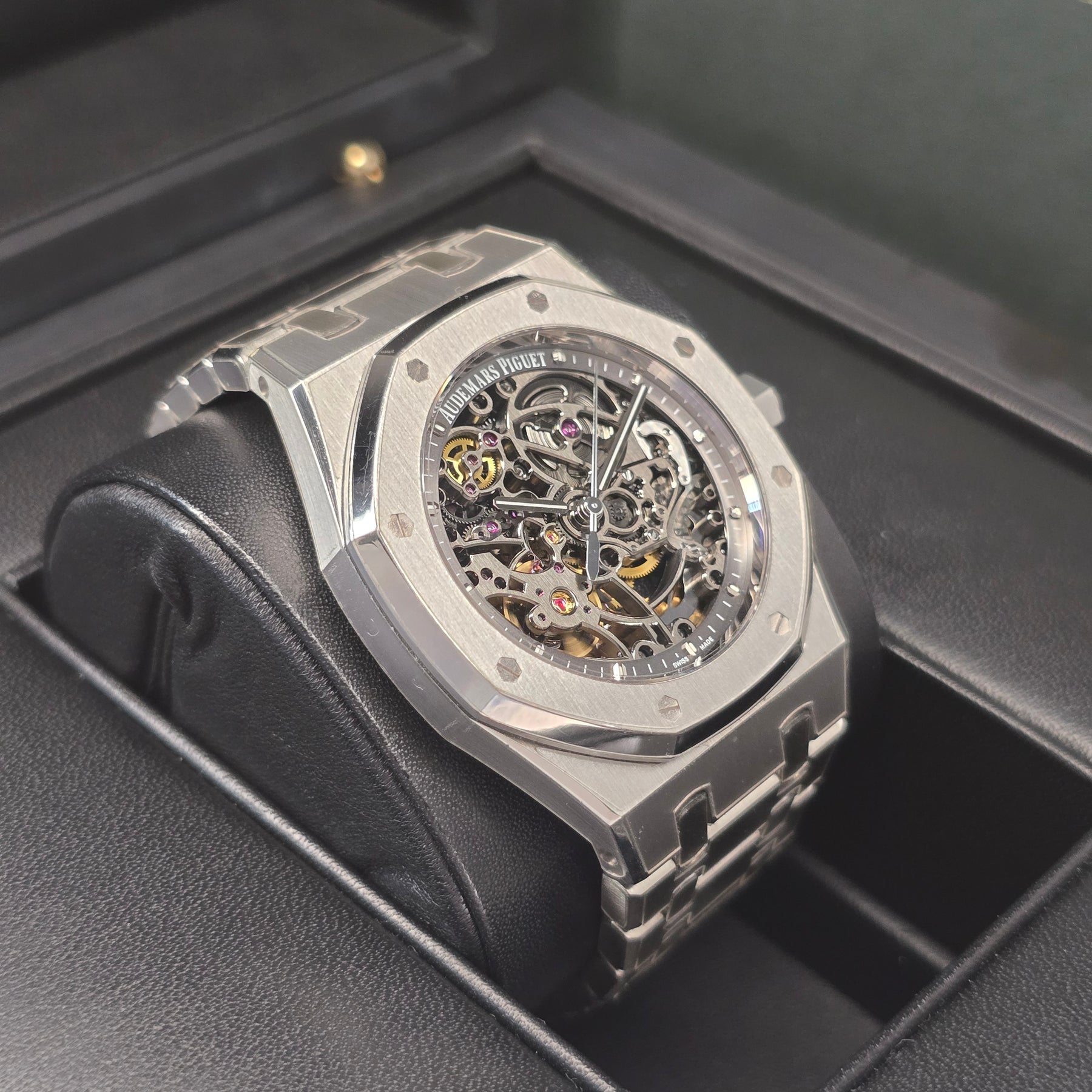 Audemars Piguet Royal Oak Skeleton 15305st left side case