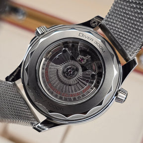 Omega Seamster Diver 300m 210.30.42.20.01.018 movement