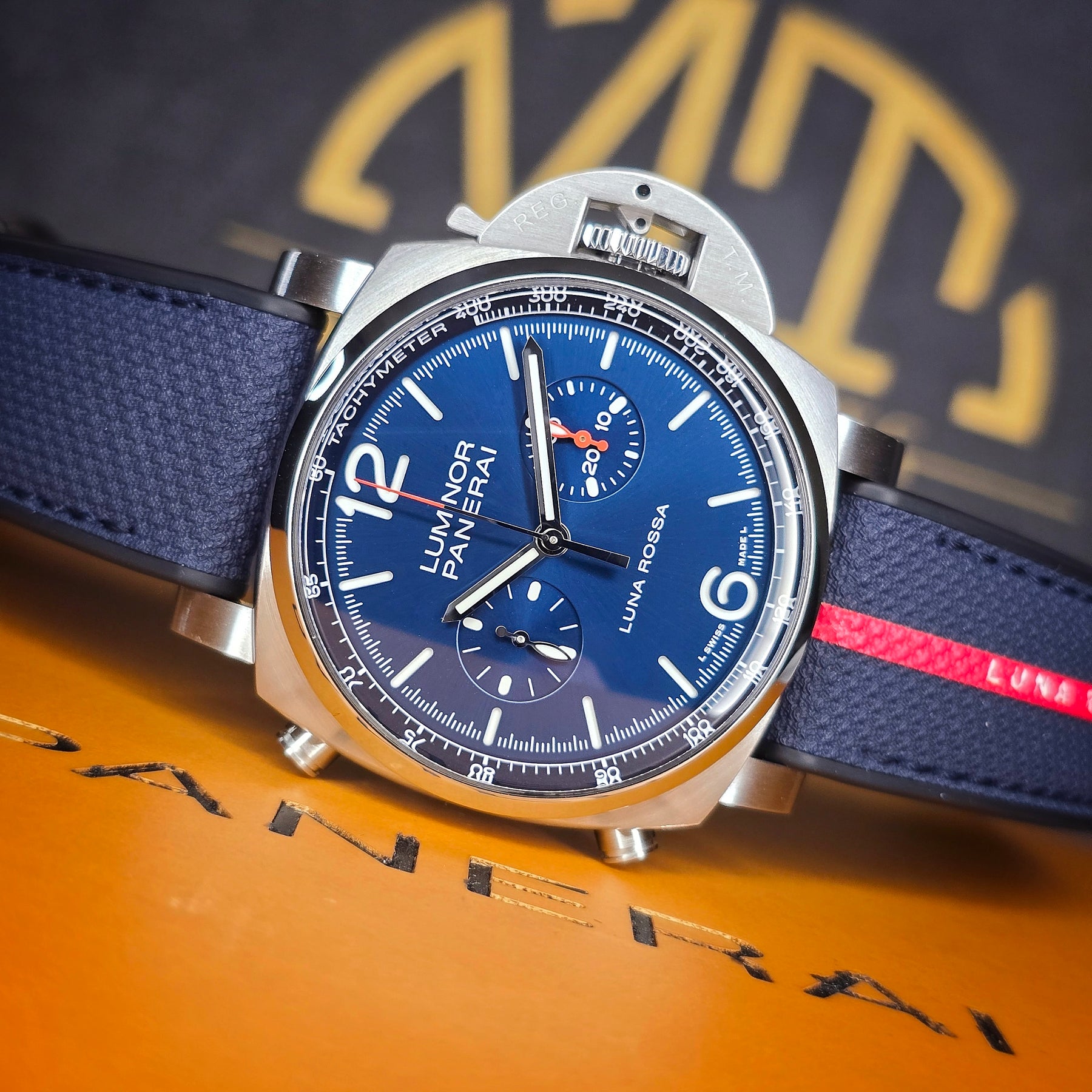 Panerai Luminor Luna Rossa PAM01303  dial
