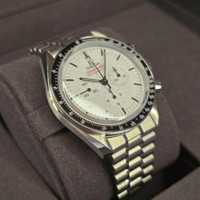 Omega Speedmaster Moonwatch Pro 310.30.42.50.04.001 left side case