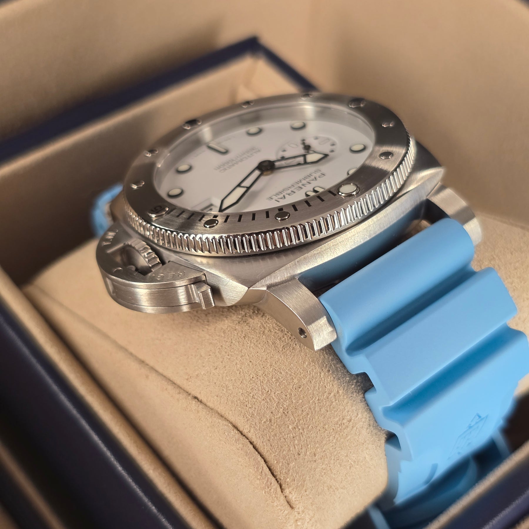 Panerai  Submersible PAM01226 Quaranta Quattro Bianco lug, strap
