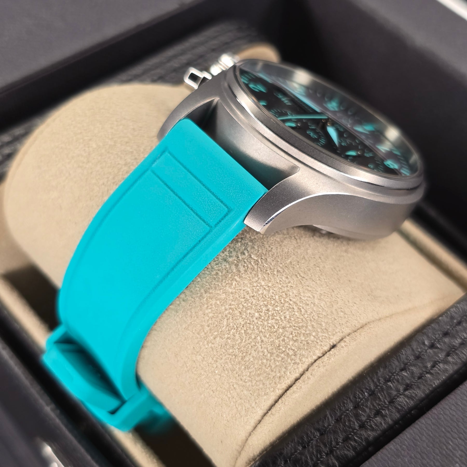 IWC Pilot's Mark XX IW388114 AMG Petronas Formula One lug, strap