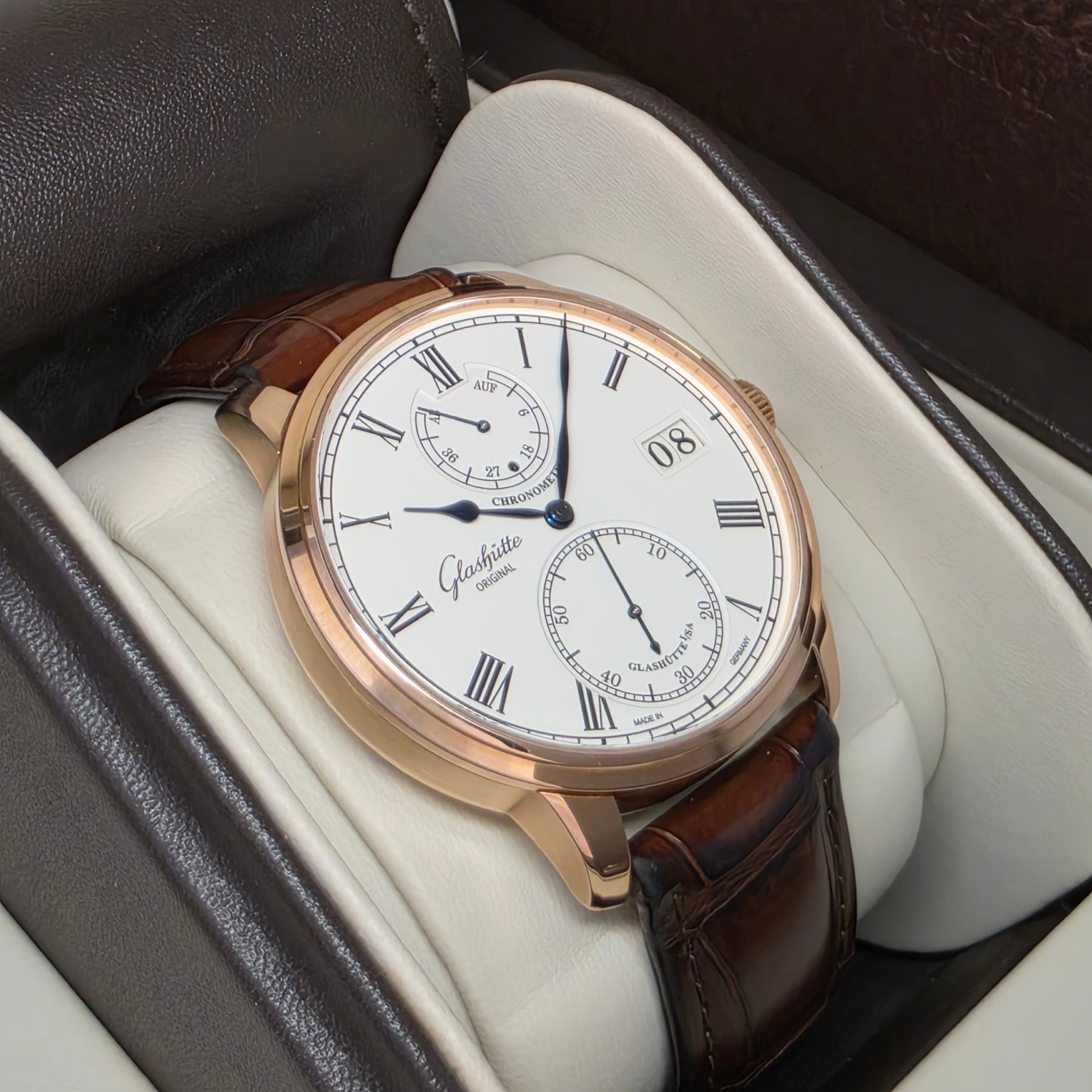 Glashutte Original Senator Chronometer 1-58-01-02-05-30 left side case