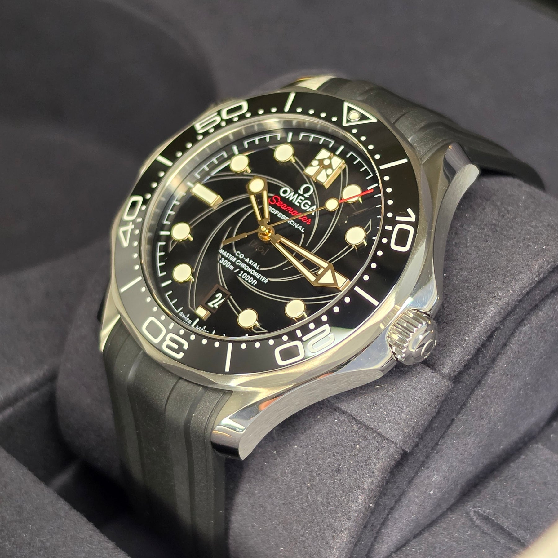 Omega Seamaster 300 James Bond 50th Anniversary 210.22.42.20.01.004 right side case