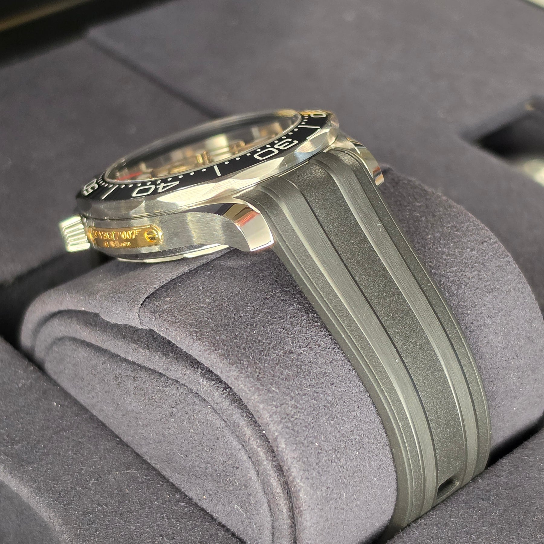 Omega Seamaster 300 James Bond 50th Anniversary 210.22.42.20.01.004 lug, strap