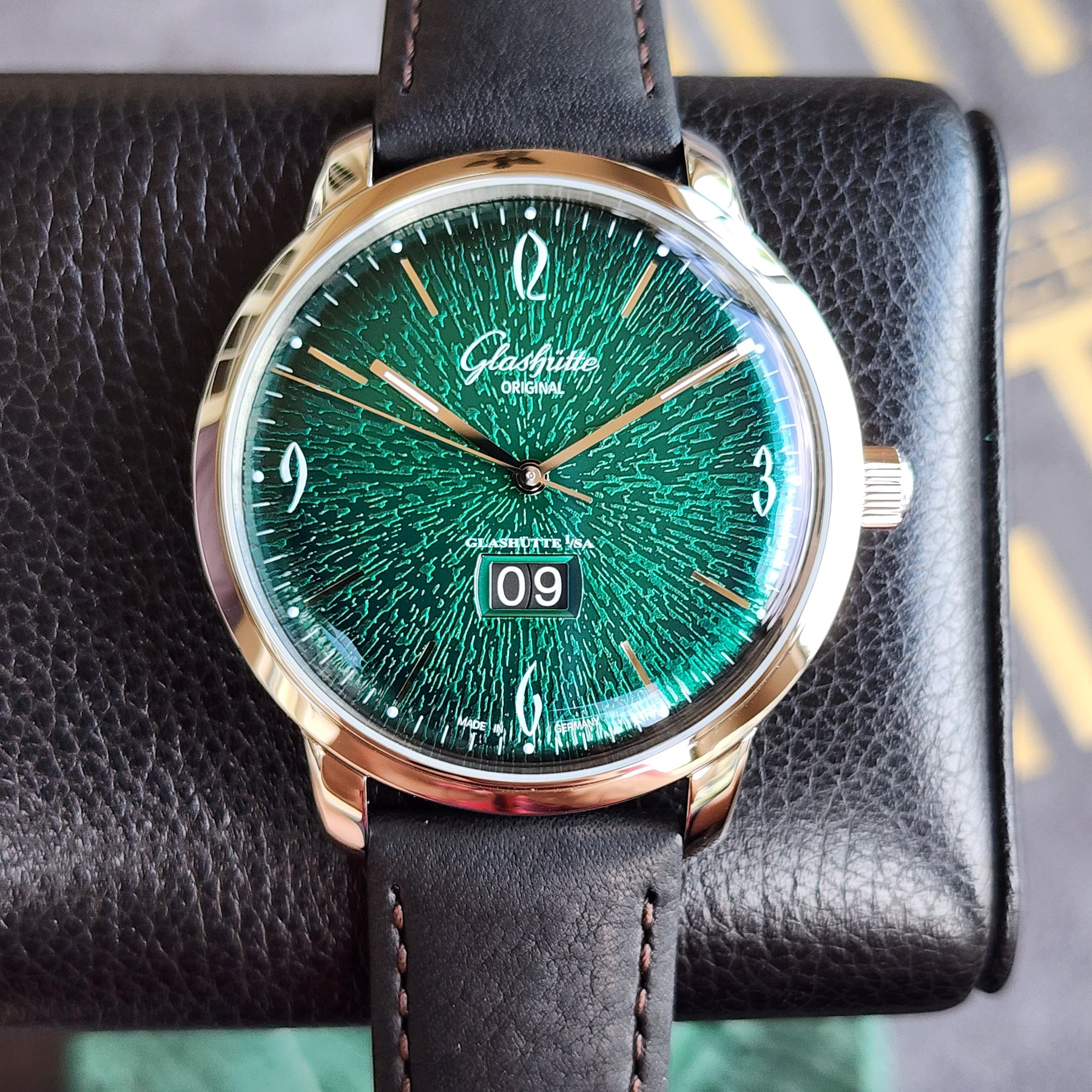 Glashutte Sixties Panorama Date Annual 42mm